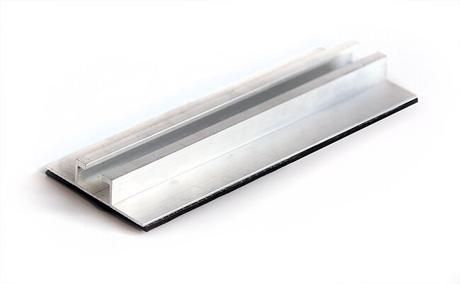 [Translate to Englisch:] ALTEC PV-Komponenten: Profil 68 × 15 mit EPMD-Band