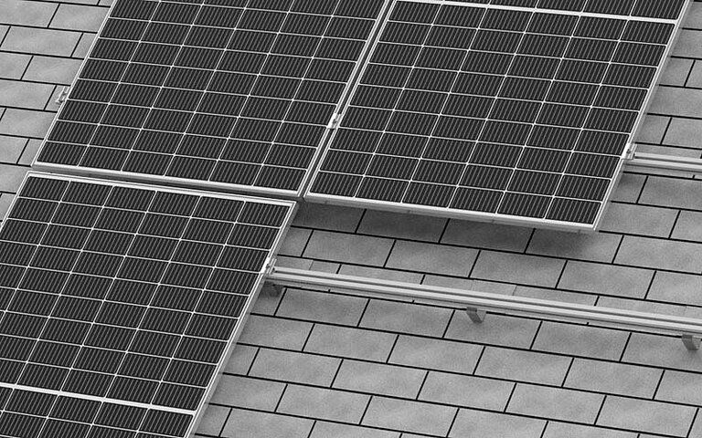 Bilder der PV-Montagesysteme für die Schindel- oder Schiefereindeckung von ALTEC