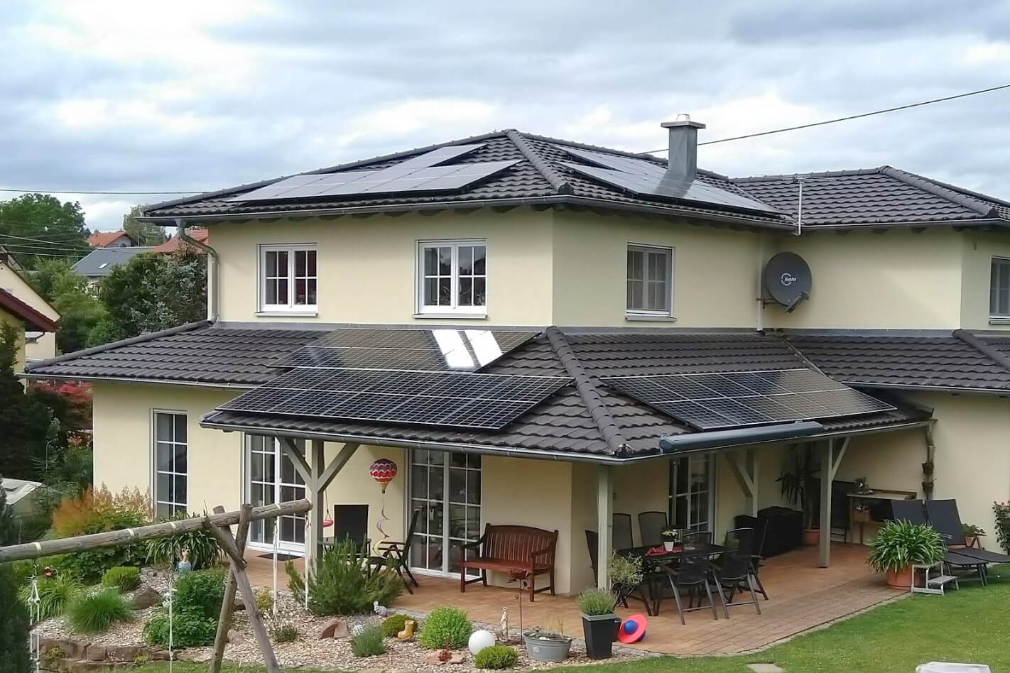 PV Unterkonstruktion Ziegeldach Pfannenziegeleindeckung PV Unterkonstruktion auf Ziegeldach mit Pfannenziegeleindeckung