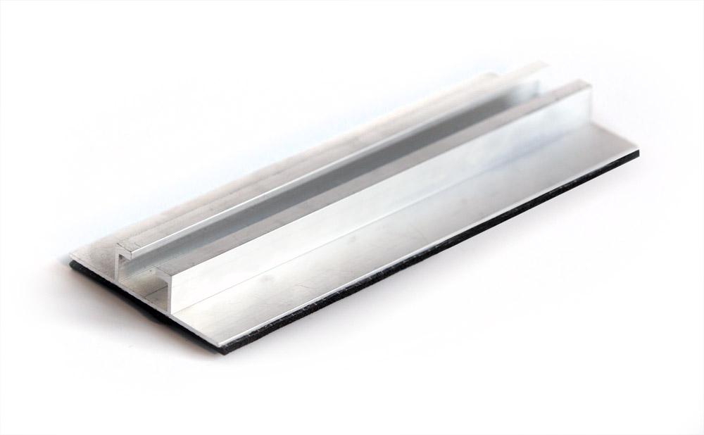 [Translate to Englisch:] ALTEC PV-Komponenten: Profil 68 × 15 mit EPMD-Band
